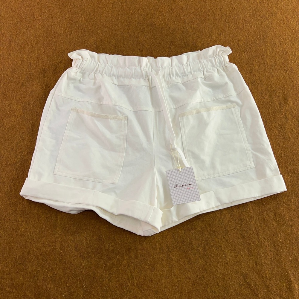 Fashion Womens Large White Paperbag Waist Drawstring Cuffed Casual Shorts NWT
